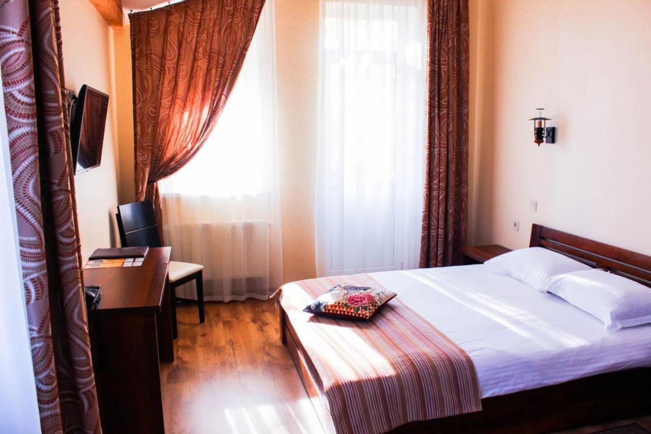 Viktoria Park Hotel Bucha Extérieur photo
