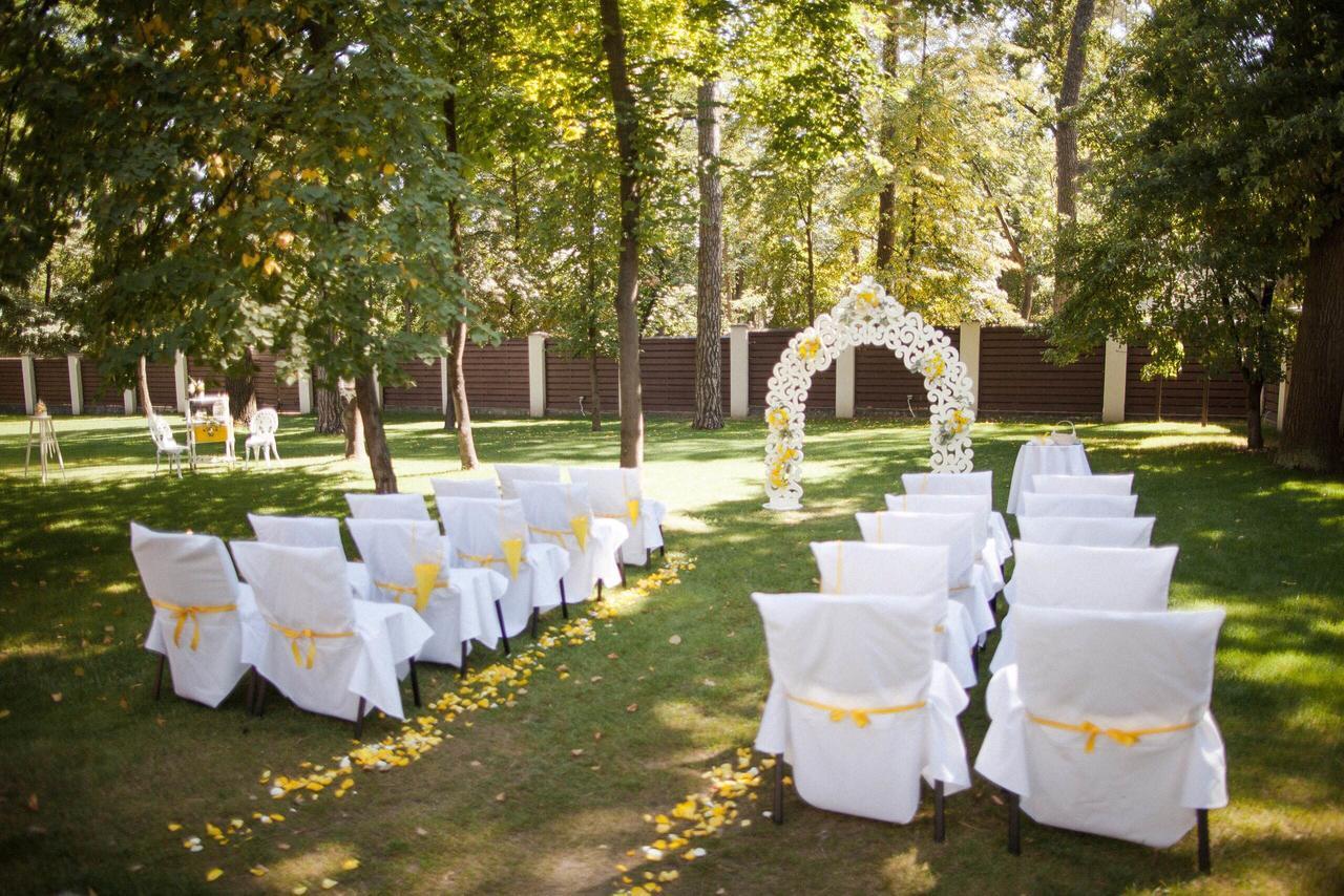 Viktoria Park Hotel Bucha Extérieur photo
