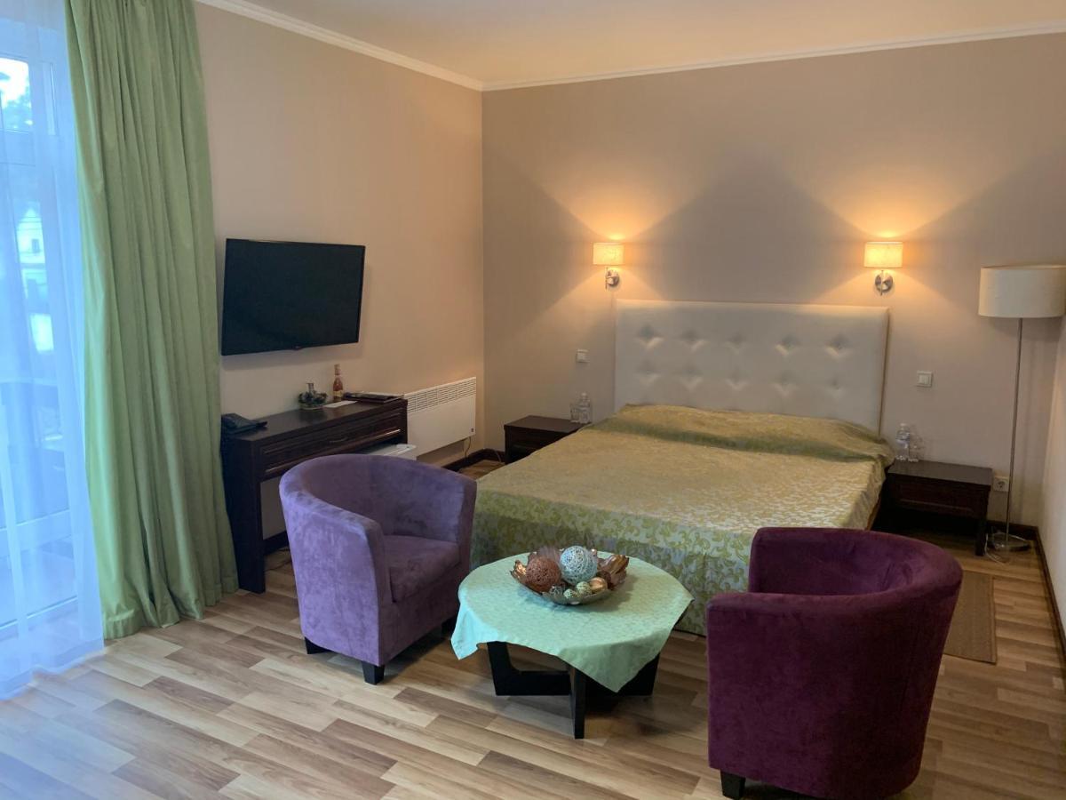 Viktoria Park Hotel Bucha Extérieur photo