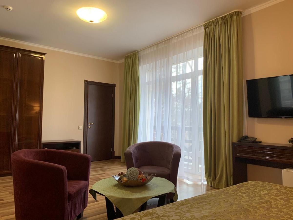 Viktoria Park Hotel Bucha Extérieur photo