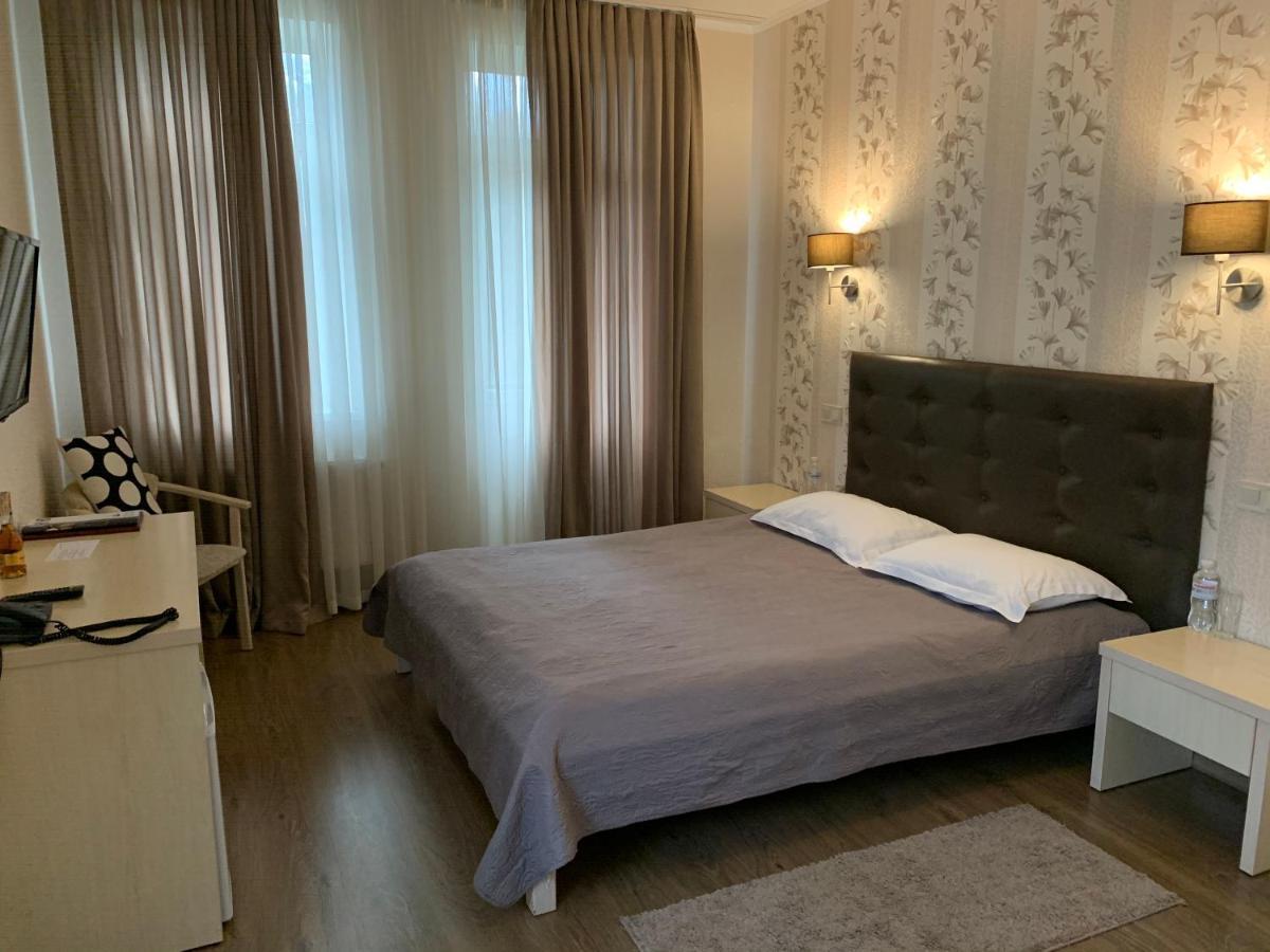 Viktoria Park Hotel Bucha Extérieur photo